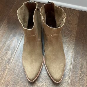 Crēvo Ankle Booties - NEVER WORN - size 9